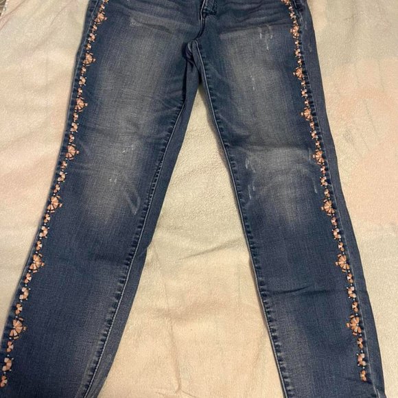 Vintage America Blues Women's Mid Rise Rolled Cuff Capri Jeans - Slim Straight Leg With 5 Pockets